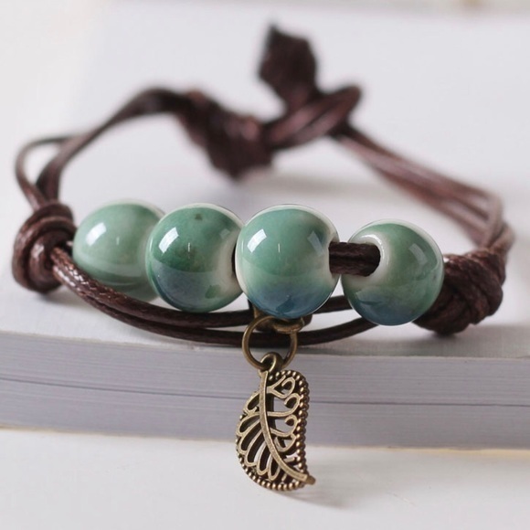 New Leaf Pendant Beaded Bracelet - Picture 1 of 1